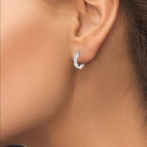 1️⃣0️⃣0️⃣NWOT Diamond Swirl Hoop Earrings BRAND NEW
